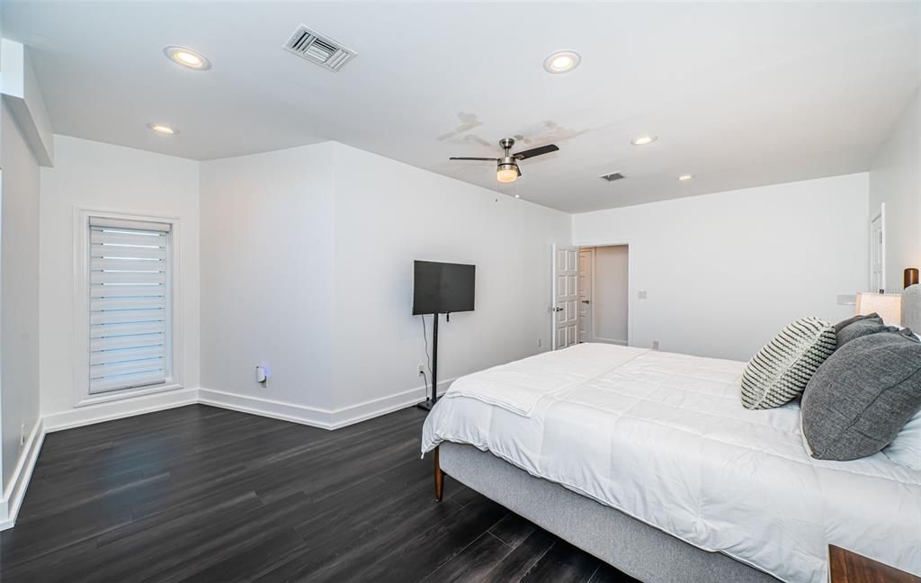 For Sale: $4,500,000 (6 beds, 6 baths, 6424 Square Feet)