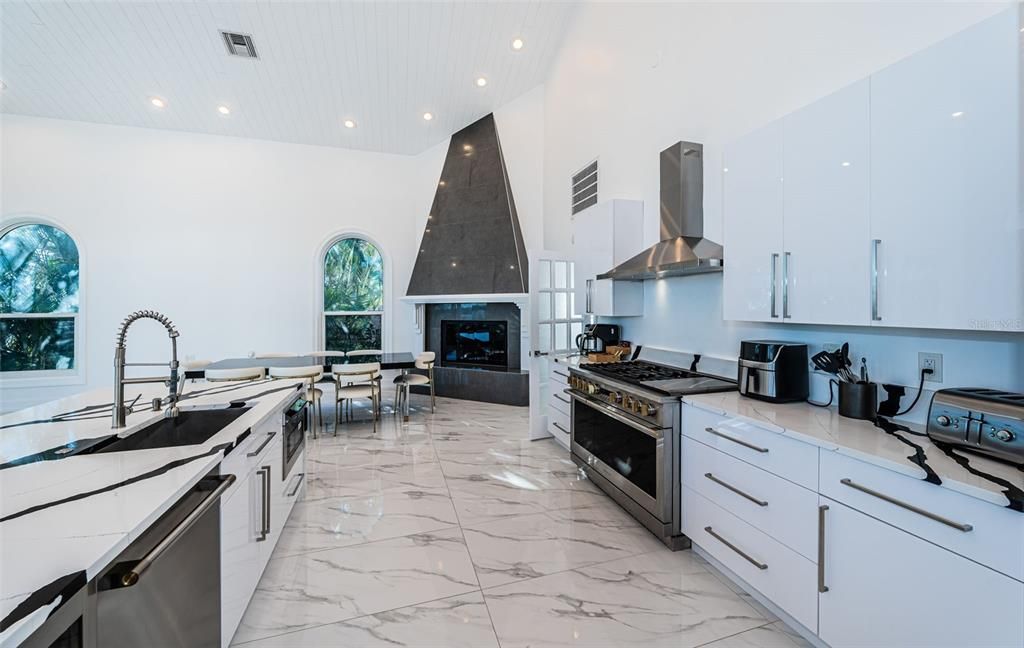 For Sale: $4,500,000 (6 beds, 6 baths, 6424 Square Feet)