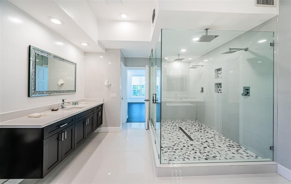 For Sale: $4,500,000 (6 beds, 6 baths, 6424 Square Feet)
