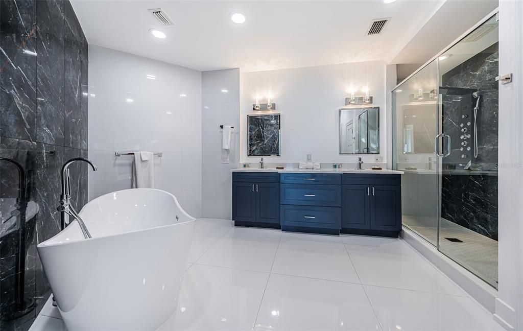 For Sale: $4,500,000 (6 beds, 6 baths, 6424 Square Feet)
