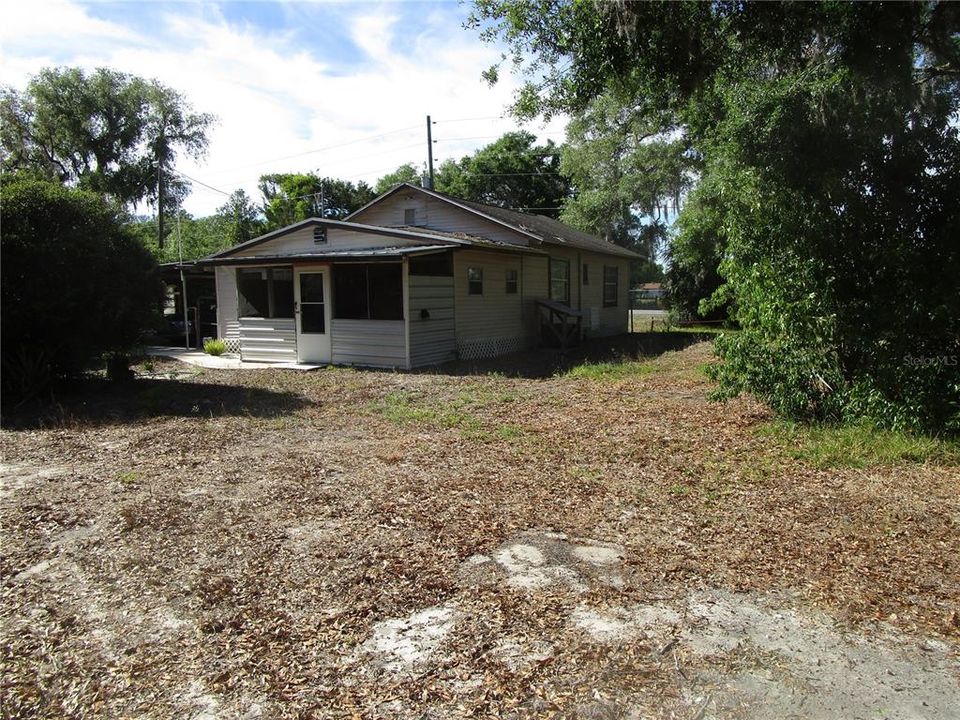 For Sale: $349,900 (2 beds, 2 baths, 948 Square Feet)