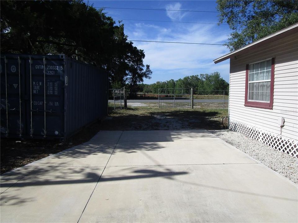 For Sale: $349,900 (2 beds, 2 baths, 948 Square Feet)