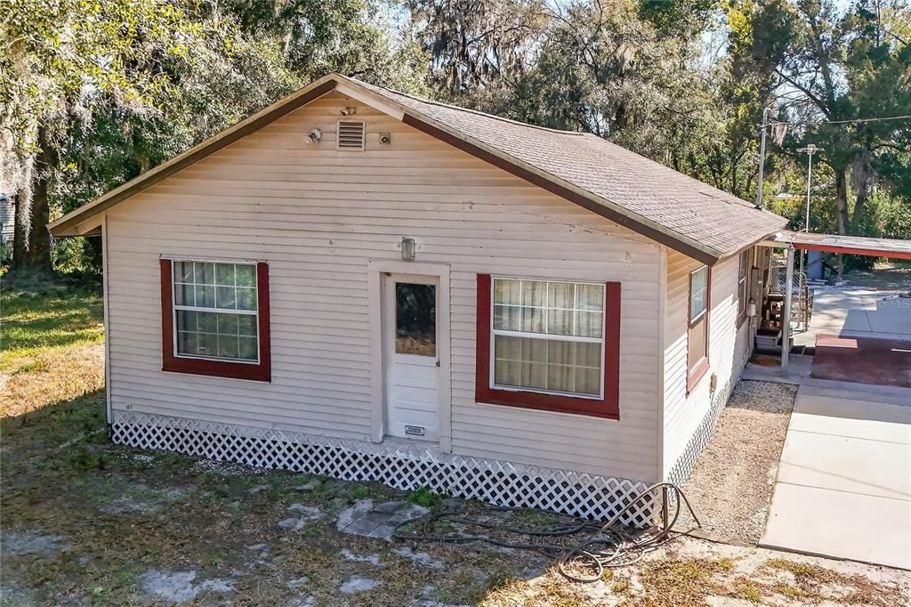 For Sale: $349,900 (2 beds, 2 baths, 948 Square Feet)