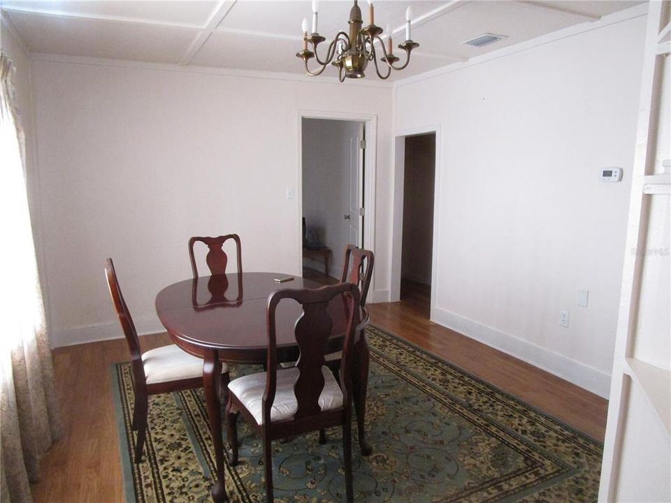 For Sale: $349,900 (2 beds, 2 baths, 948 Square Feet)