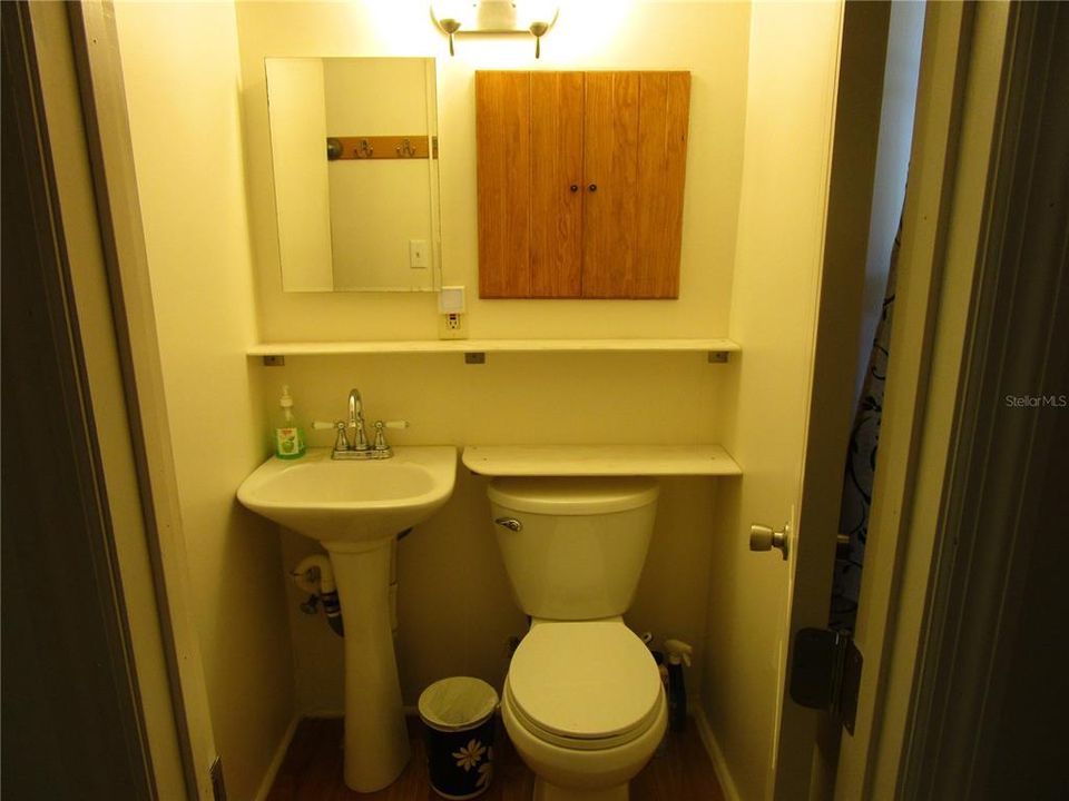 For Sale: $349,900 (2 beds, 2 baths, 948 Square Feet)