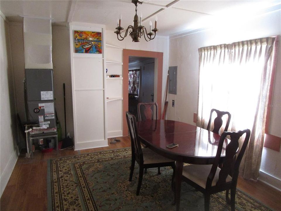 For Sale: $349,900 (2 beds, 2 baths, 948 Square Feet)