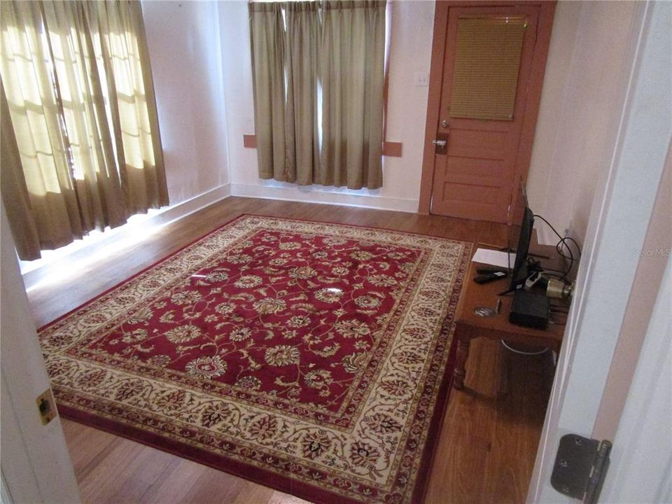 For Sale: $349,900 (2 beds, 2 baths, 948 Square Feet)