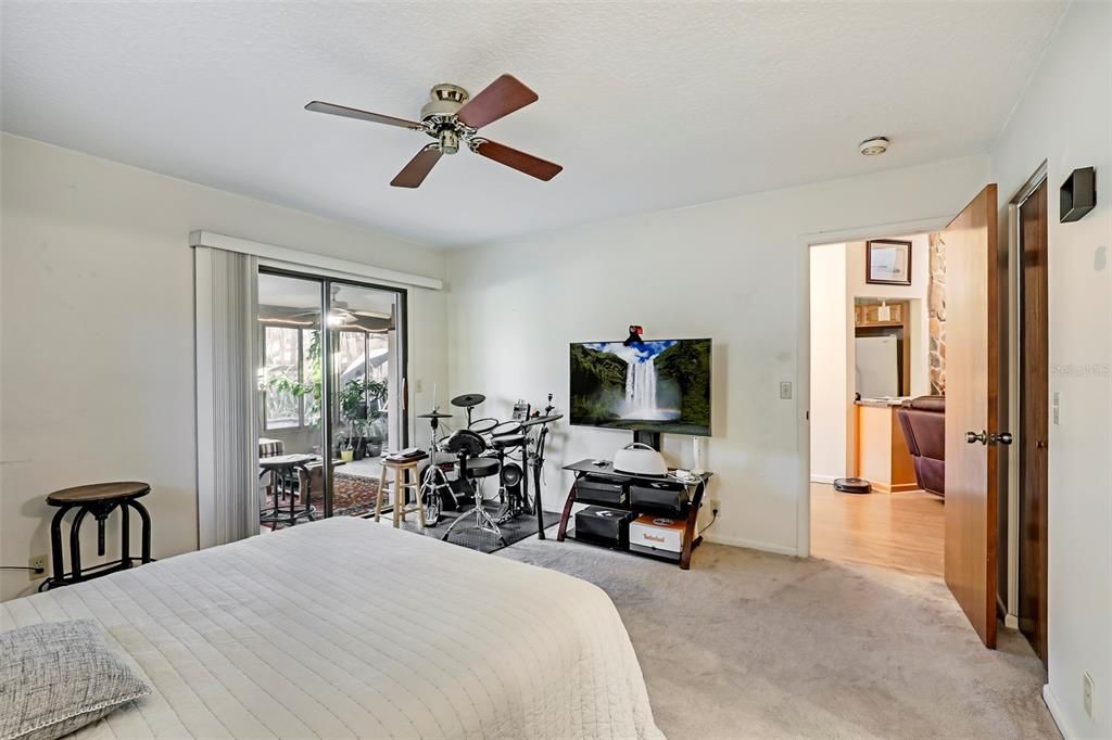 For Sale: $212,500 (2 beds, 2 baths, 1082 Square Feet)