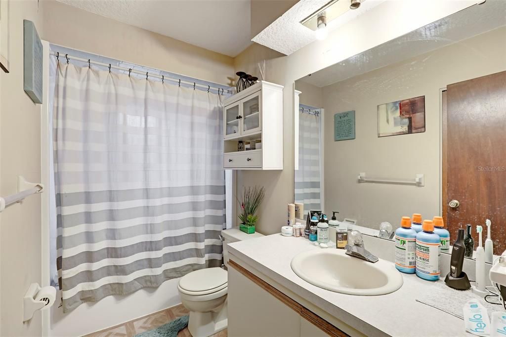 For Sale: $212,500 (2 beds, 2 baths, 1082 Square Feet)