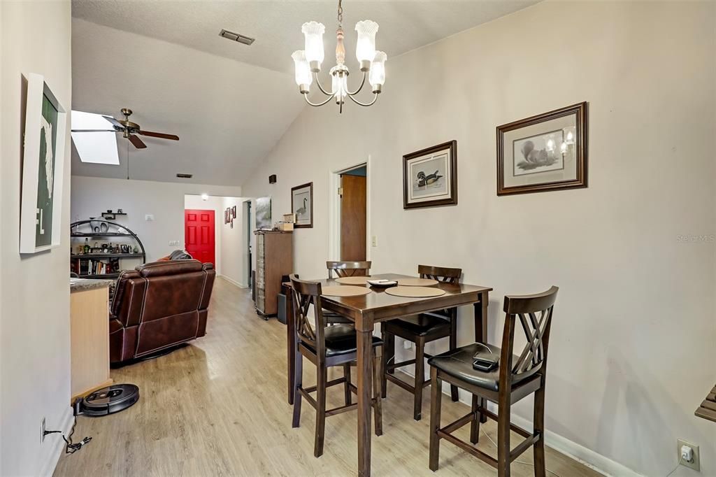 For Sale: $212,500 (2 beds, 2 baths, 1082 Square Feet)