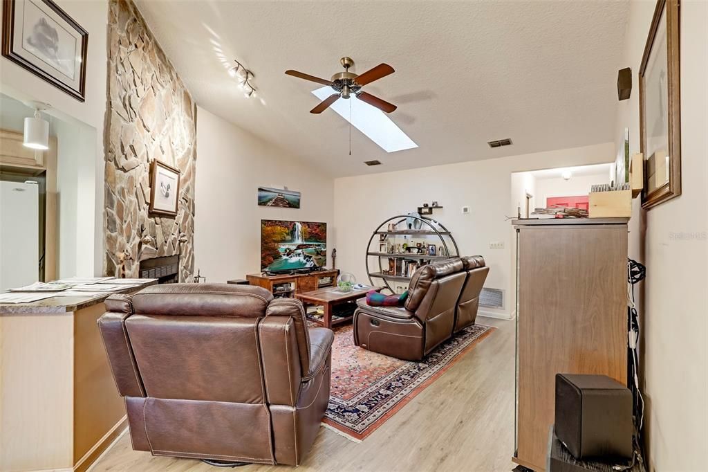 For Sale: $212,500 (2 beds, 2 baths, 1082 Square Feet)