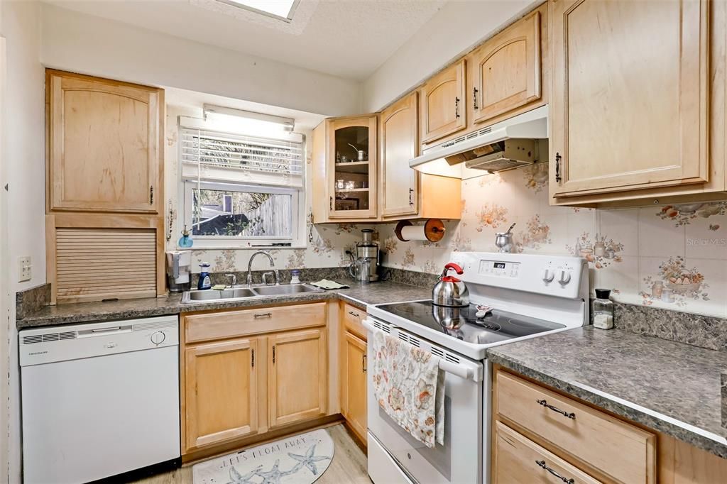 For Sale: $212,500 (2 beds, 2 baths, 1082 Square Feet)