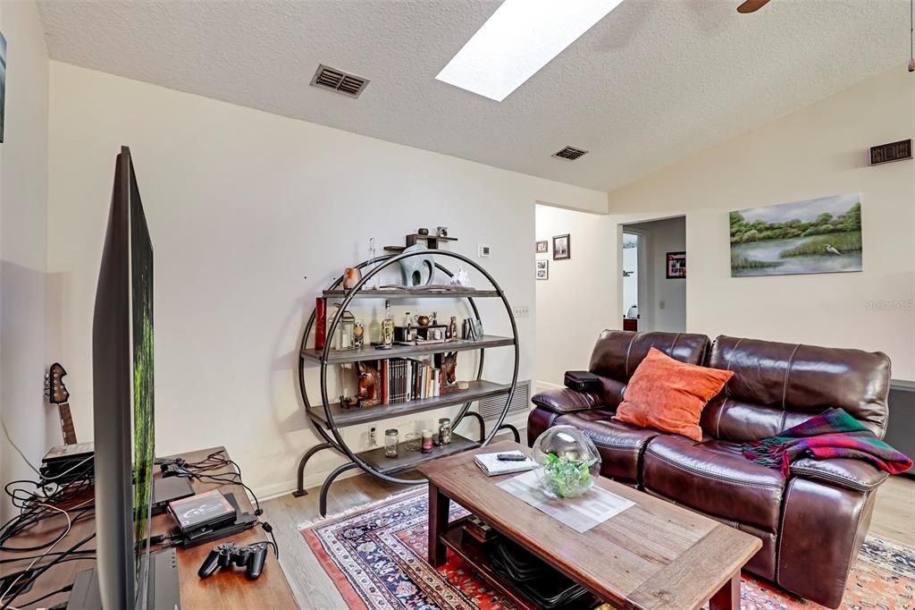 For Sale: $212,500 (2 beds, 2 baths, 1082 Square Feet)