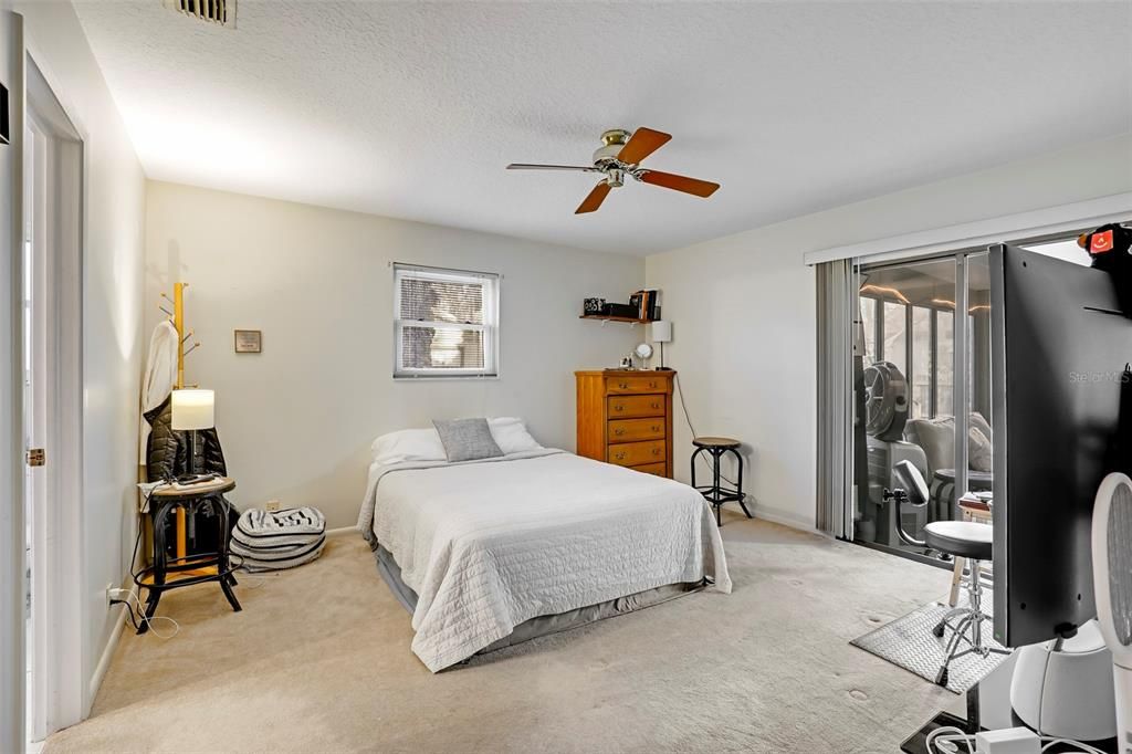 For Sale: $212,500 (2 beds, 2 baths, 1082 Square Feet)