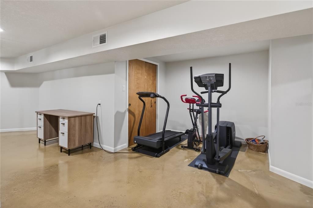 For Sale: $794,900 (5 beds, 4 baths, 3932 Square Feet)