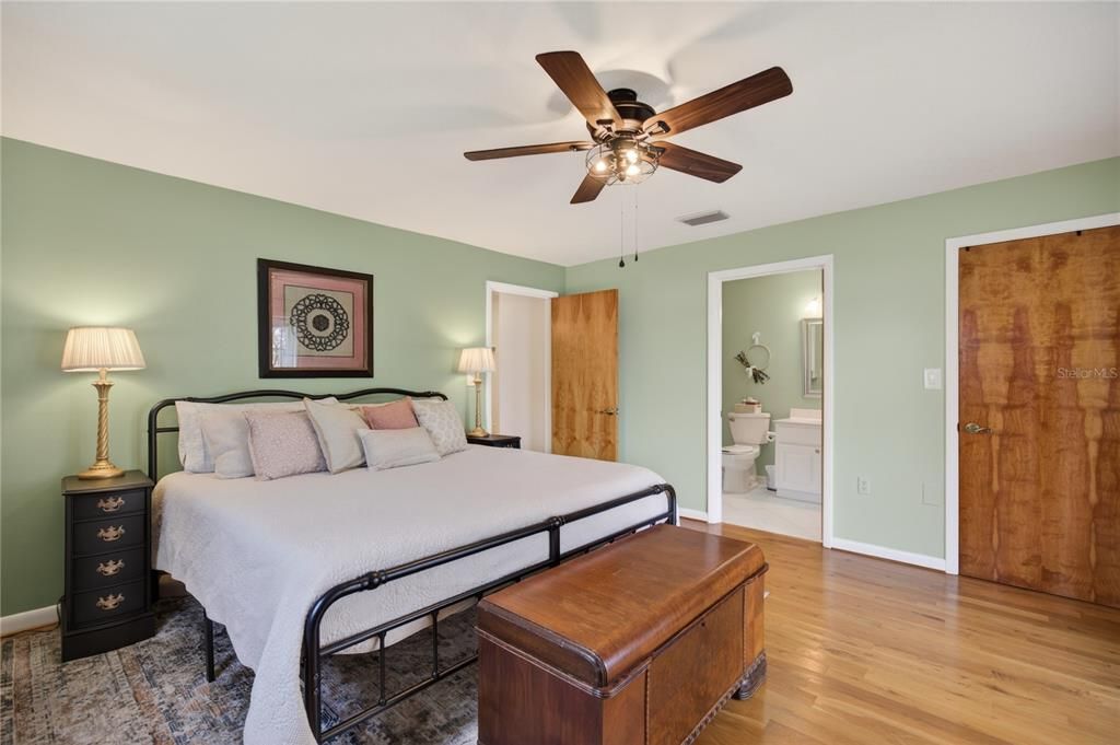 For Sale: $794,900 (5 beds, 4 baths, 3932 Square Feet)