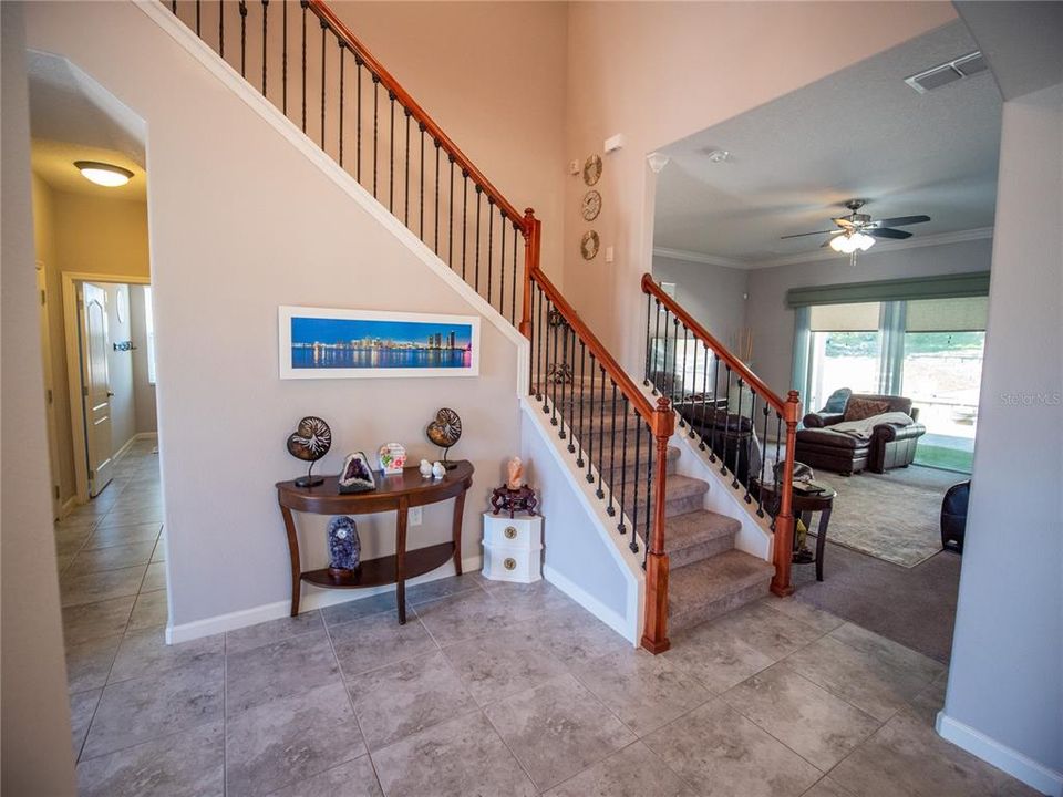 Activo con contrato: $595,000 (4 camas, 3 baños, 2516 Pies cuadrados)