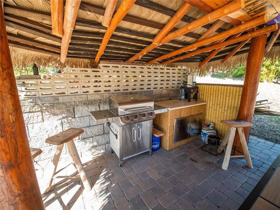 Activo con contrato: $595,000 (4 camas, 3 baños, 2516 Pies cuadrados)