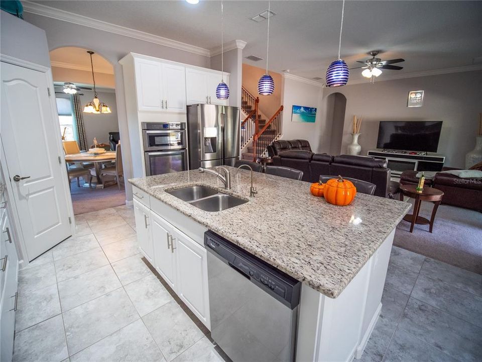 Activo con contrato: $595,000 (4 camas, 3 baños, 2516 Pies cuadrados)