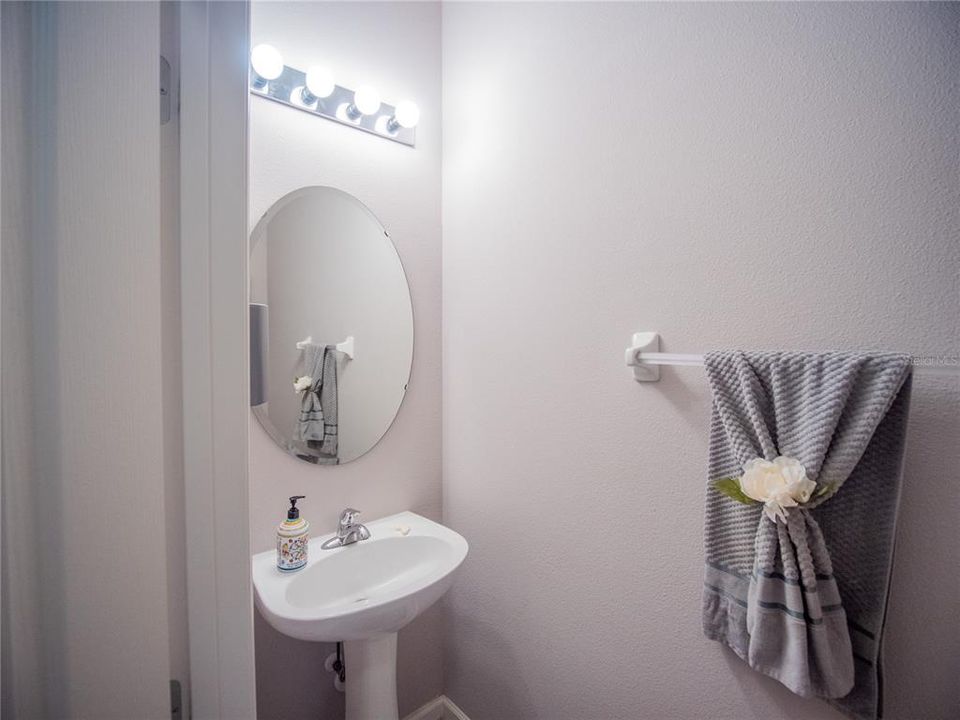 Activo con contrato: $595,000 (4 camas, 3 baños, 2516 Pies cuadrados)