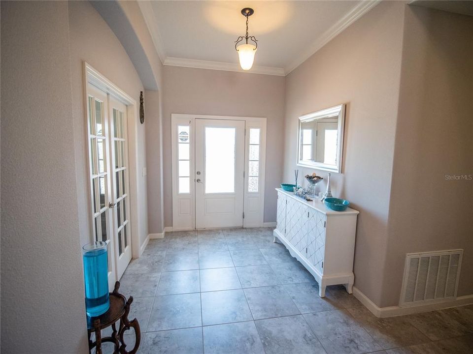 Activo con contrato: $595,000 (4 camas, 3 baños, 2516 Pies cuadrados)