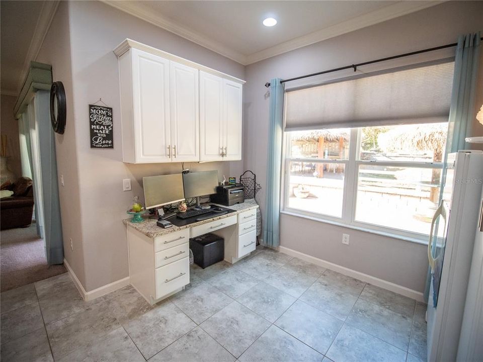 Activo con contrato: $595,000 (4 camas, 3 baños, 2516 Pies cuadrados)