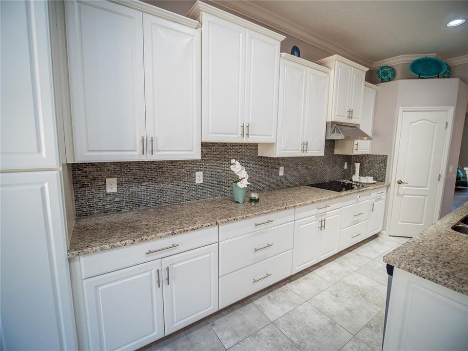 Activo con contrato: $595,000 (4 camas, 3 baños, 2516 Pies cuadrados)