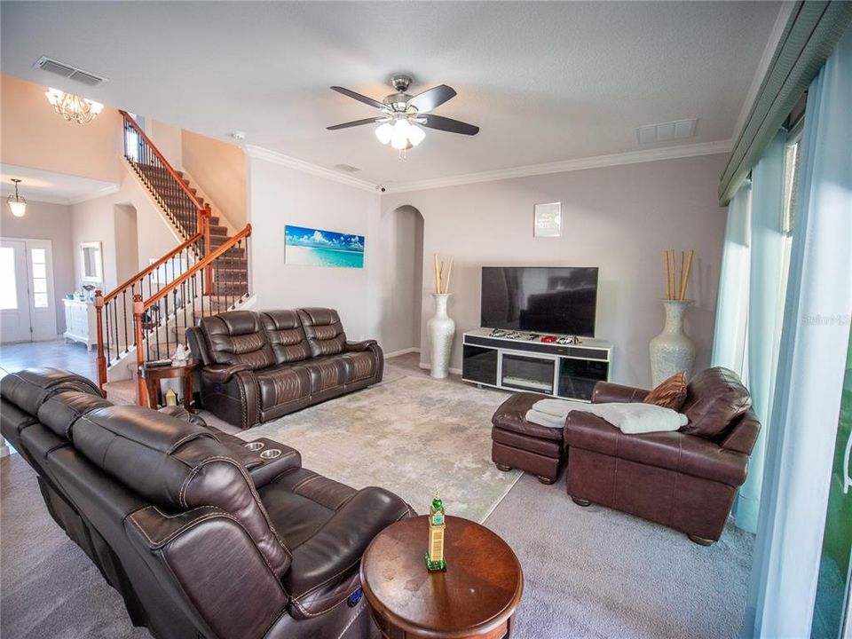 Activo con contrato: $595,000 (4 camas, 3 baños, 2516 Pies cuadrados)