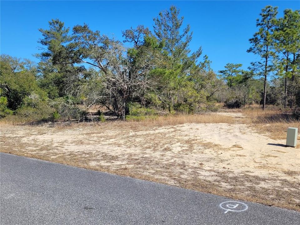 На продажу: $13,000 (0.26 acres)