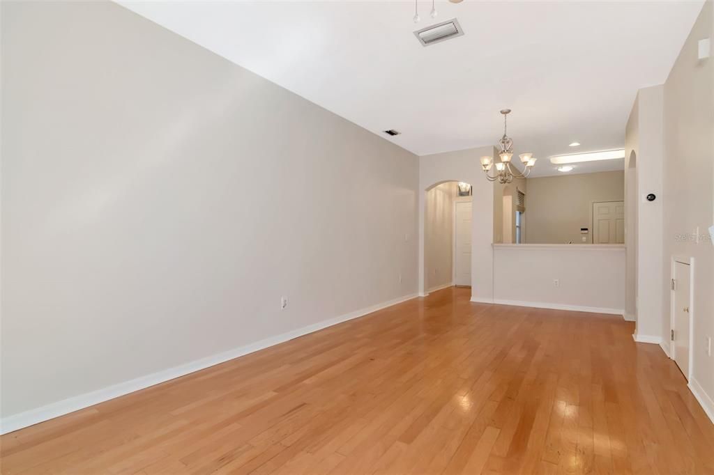 Active With Contract: $219,000 (2 beds, 2 baths, 1272 Square Feet)