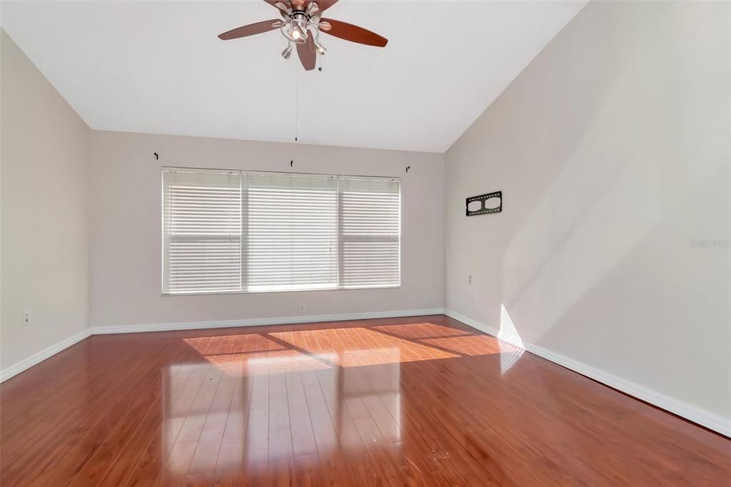 Active With Contract: $219,000 (2 beds, 2 baths, 1272 Square Feet)