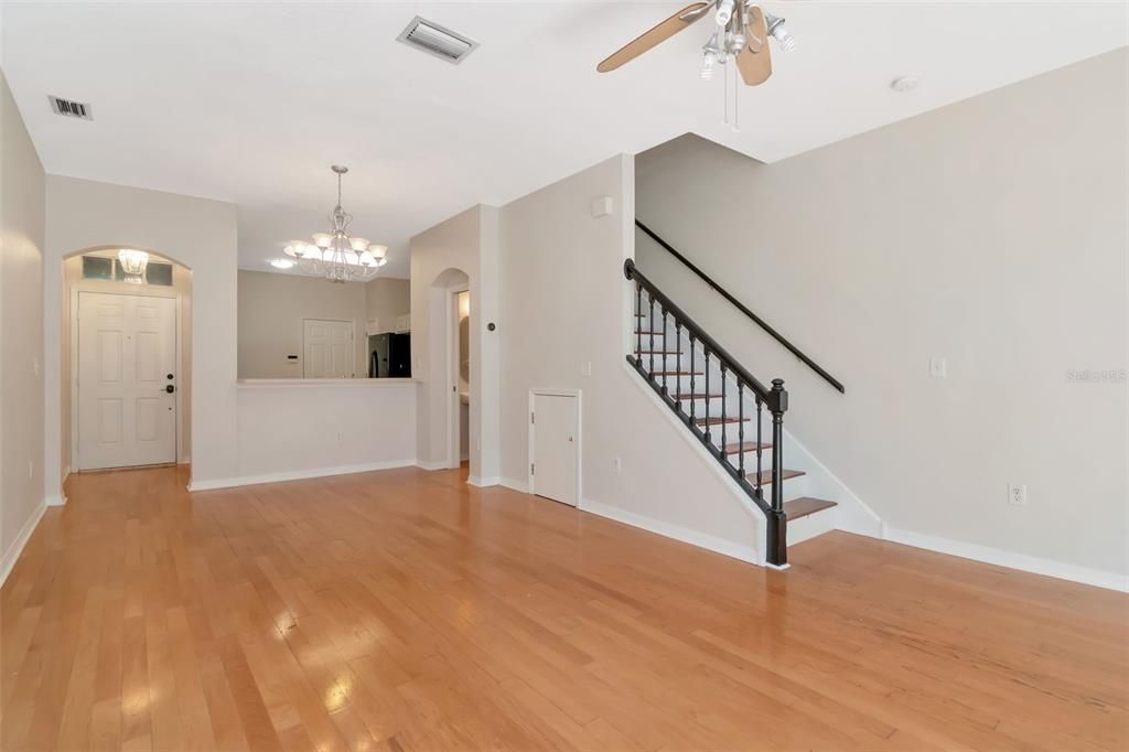 Active With Contract: $219,000 (2 beds, 2 baths, 1272 Square Feet)