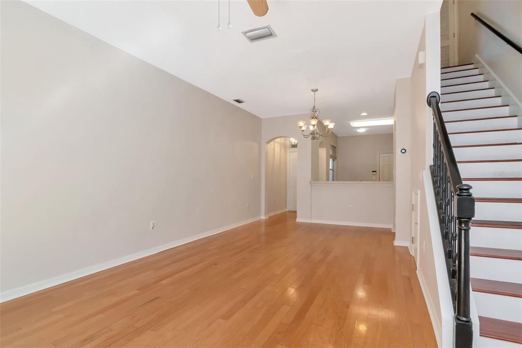 Active With Contract: $219,000 (2 beds, 2 baths, 1272 Square Feet)