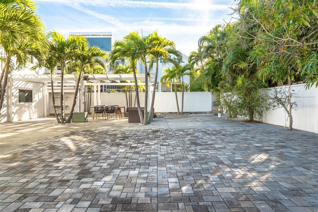 For Rent: $5,000 (3 beds, 3 baths, 1939 Square Feet)