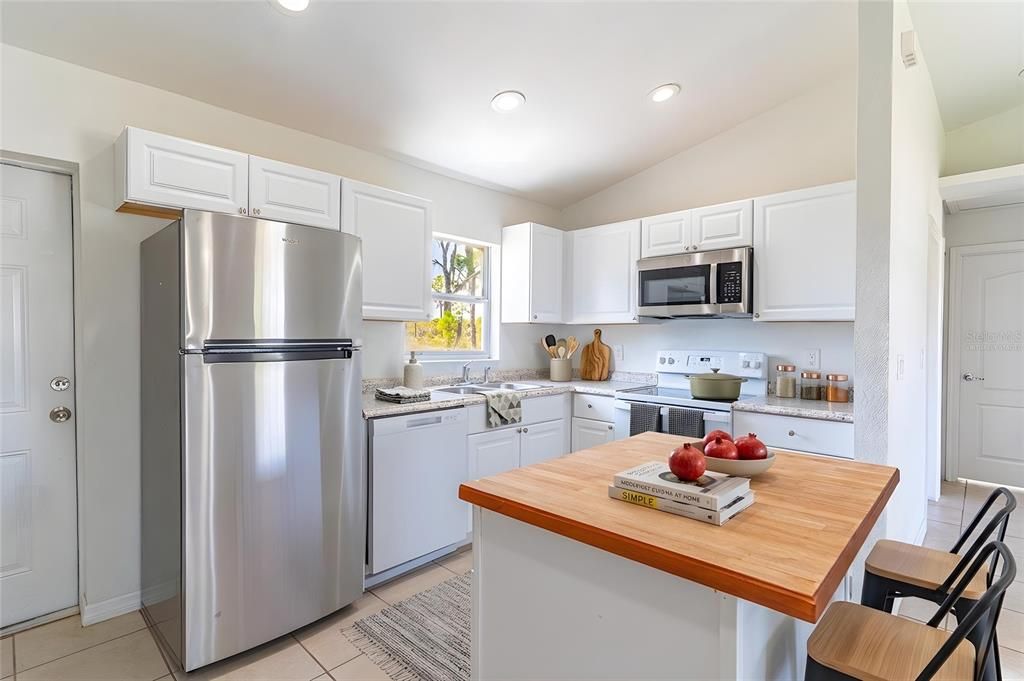 For Sale: $255,000 (3 beds, 2 baths, 1104 Square Feet)