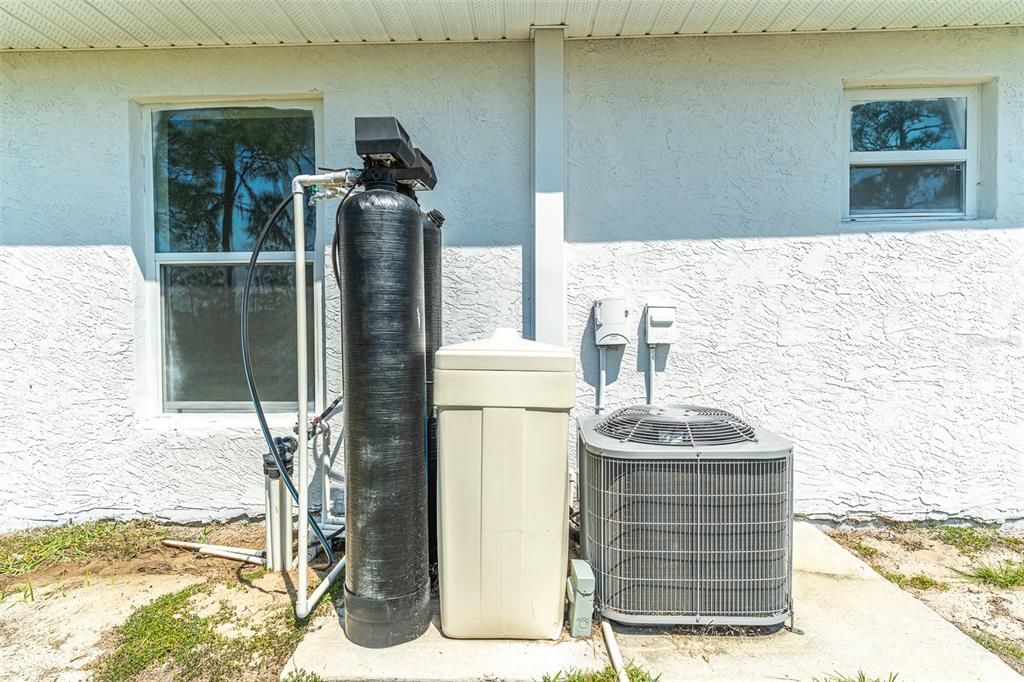 For Sale: $255,000 (3 beds, 2 baths, 1104 Square Feet)