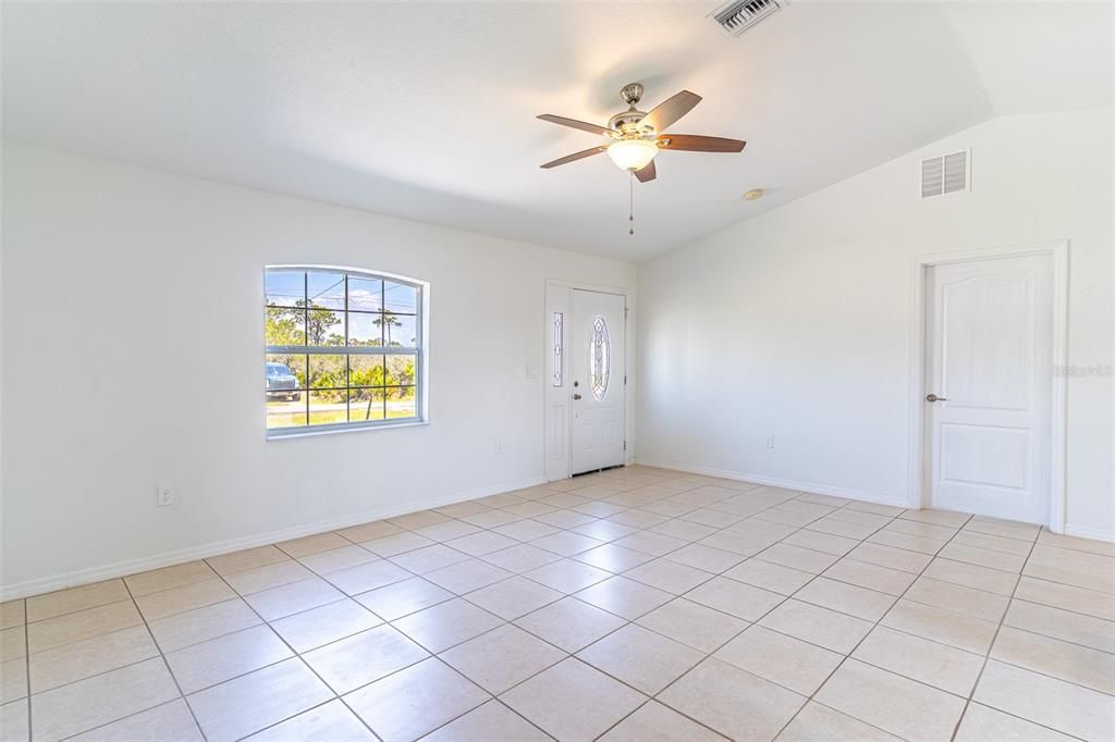 For Sale: $255,000 (3 beds, 2 baths, 1104 Square Feet)