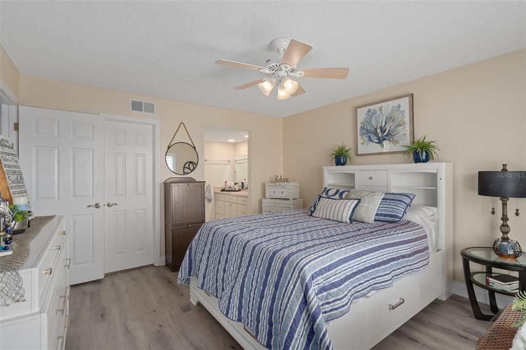 For Sale: $295,000 (2 beds, 2 baths, 1103 Square Feet)