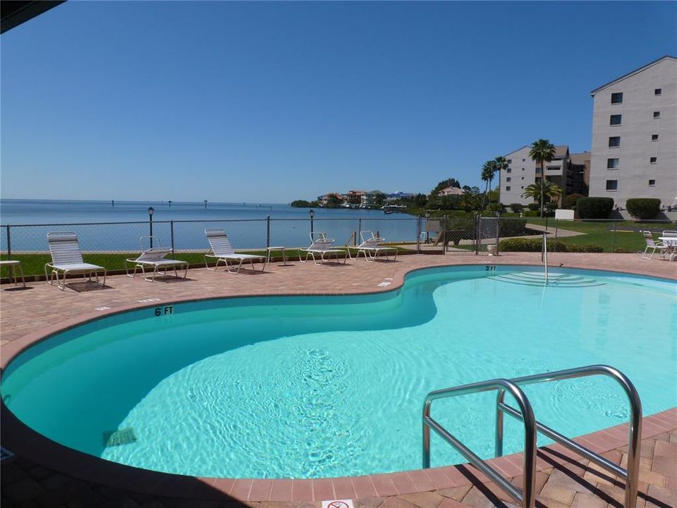 For Sale: $295,000 (2 beds, 2 baths, 1103 Square Feet)