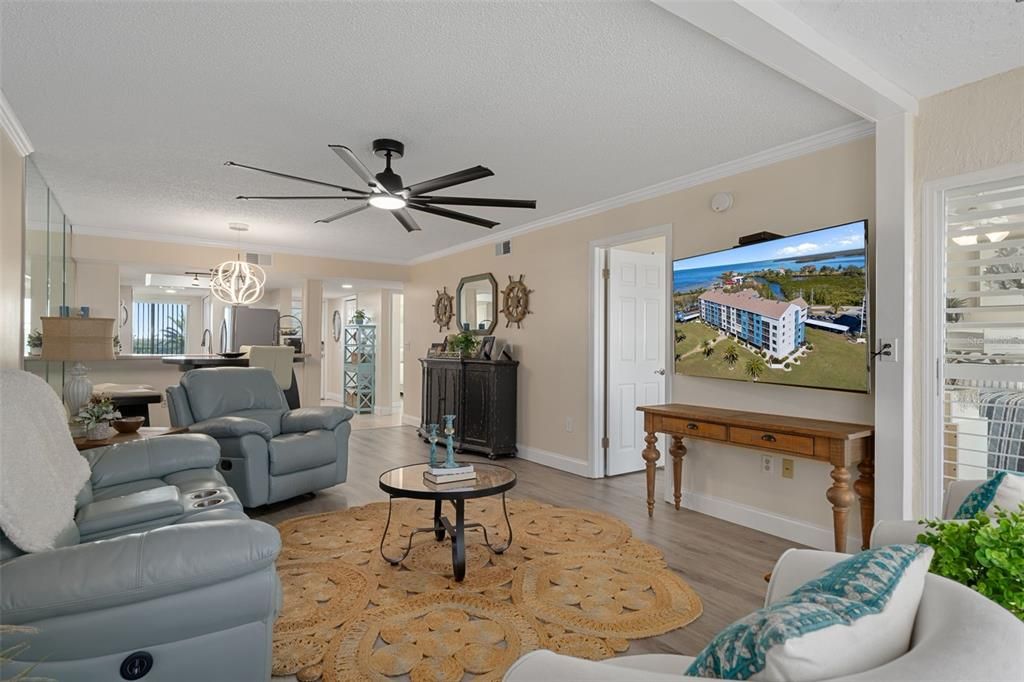 For Sale: $295,000 (2 beds, 2 baths, 1103 Square Feet)