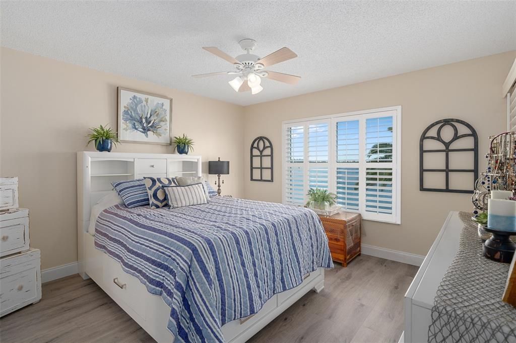 For Sale: $295,000 (2 beds, 2 baths, 1103 Square Feet)