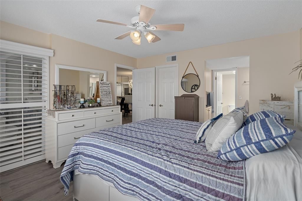 For Sale: $295,000 (2 beds, 2 baths, 1103 Square Feet)