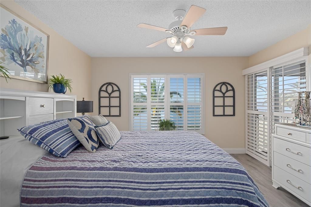 For Sale: $295,000 (2 beds, 2 baths, 1103 Square Feet)