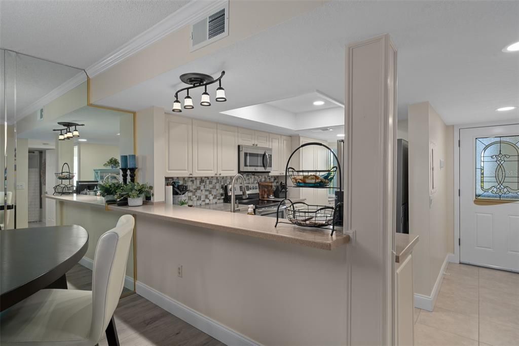 For Sale: $295,000 (2 beds, 2 baths, 1103 Square Feet)
