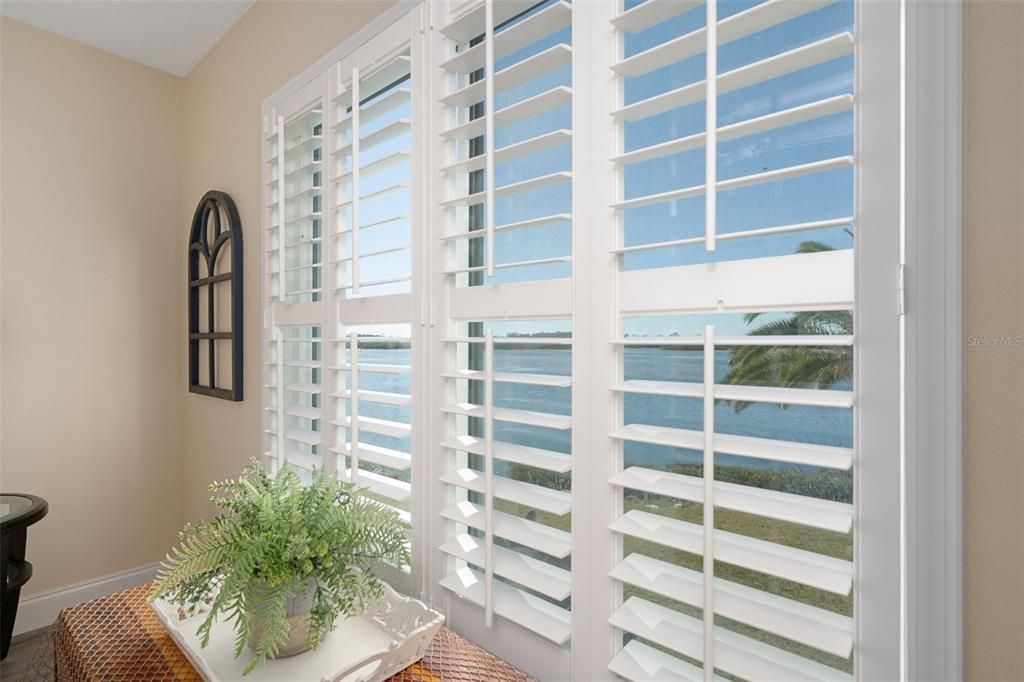 For Sale: $295,000 (2 beds, 2 baths, 1103 Square Feet)