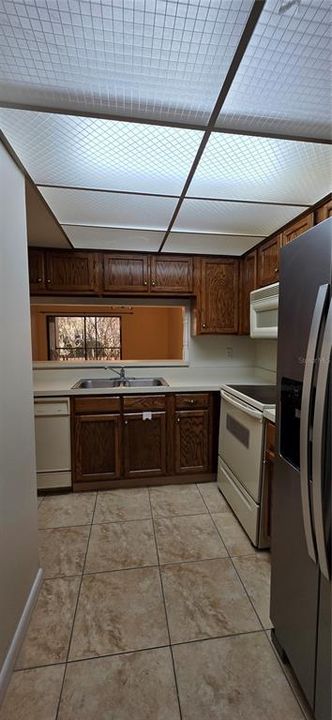 Active With Contract: $149,900 (2 beds, 1 baths, 929 Square Feet)