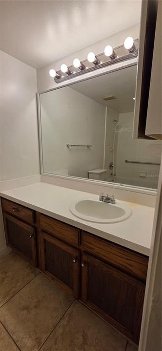 Active With Contract: $149,900 (2 beds, 1 baths, 929 Square Feet)