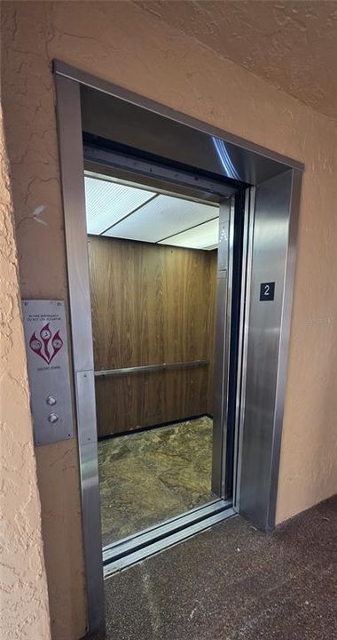 Active With Contract: $149,900 (2 beds, 1 baths, 929 Square Feet)