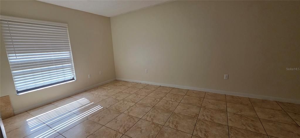 Active With Contract: $149,900 (2 beds, 1 baths, 929 Square Feet)