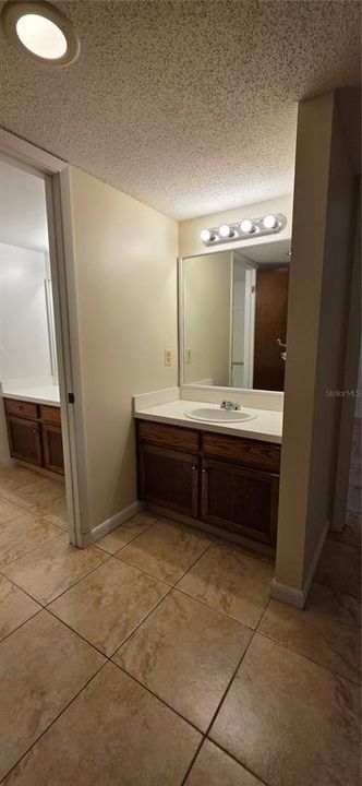 Active With Contract: $149,900 (2 beds, 1 baths, 929 Square Feet)